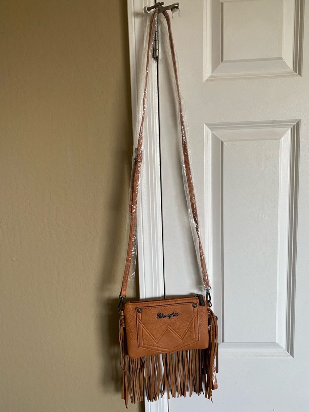 NWT Wrangler Tooled Floral Fringe Convertible Crossbody Wristlet Bag - Picture 4 of 10